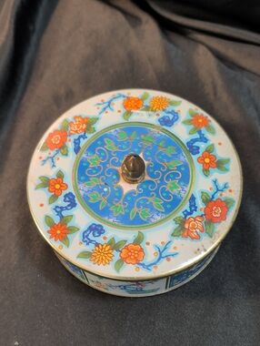 Vintage English Floral Decorative Tin Designed By Daher